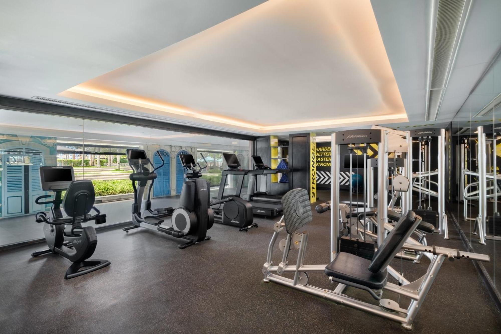 Saii Laguna Phuket Бангтао-Біч Екстер'єр фото The gym at the hotel